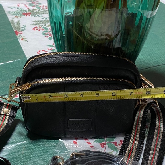 Pom Pom London Elegant Black Crossbody Bag - Picture 11 of 13